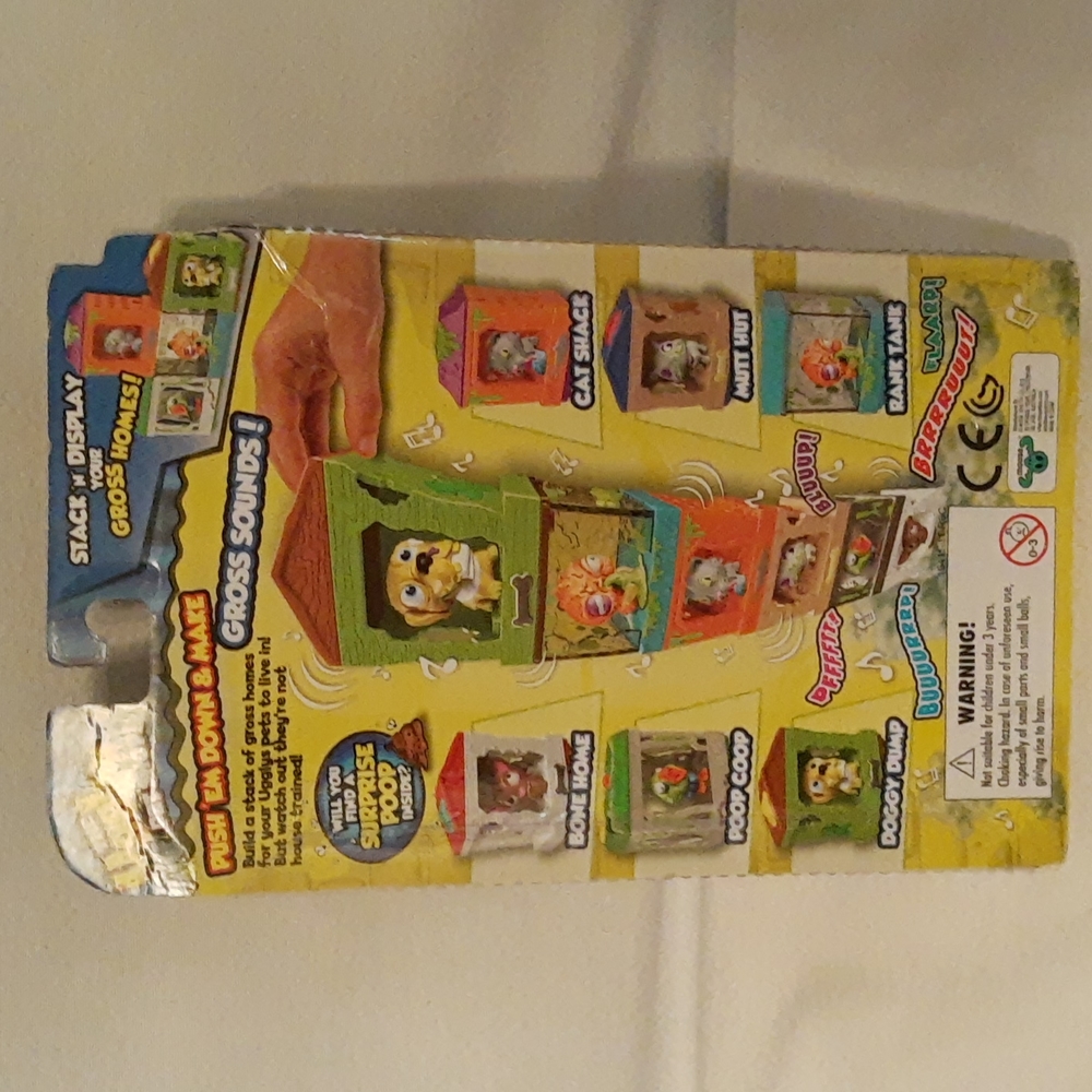 The Ugglys Pet Shop Series 1 Exclusive Gross Goldfish Collectible (Box Damage) - Picture 3 of 12